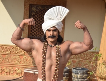 Vishal Nikam doing workout on the sets of Jyotiba tv serial on star pravah