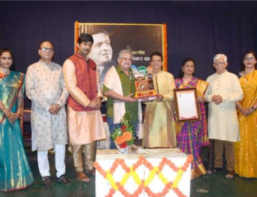 mahesh kothare awarded with kalayatri puraskar