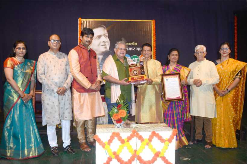 mahesh kothare awarded with kalayatri puraskar