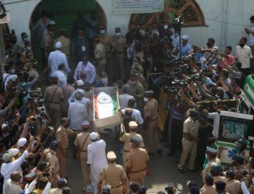 Dilip Kumar laid to rest with full state honors at Juhu Qabrastan