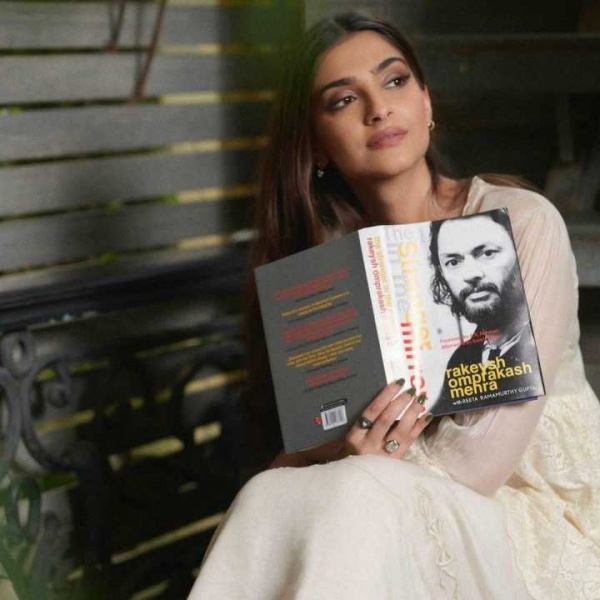 Sonam Kapoor unveils the cover of Rakeysh Omprakash Mehra's debut book 'The Stranger In The Mirror'