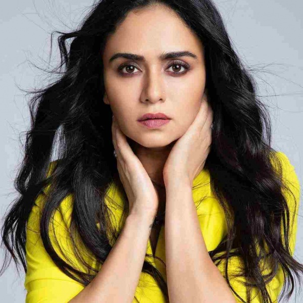 Actress Amruta Khanvilkar launched her official Youtube channel